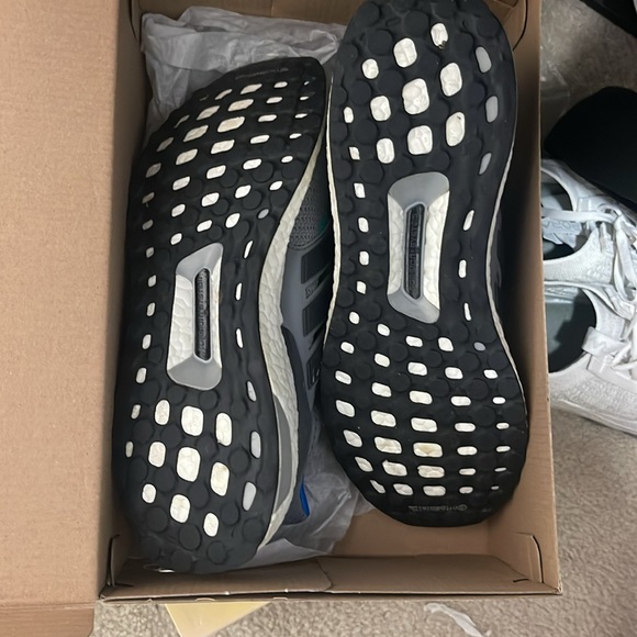 Adidas Ultraboost - Picture 2 of 2